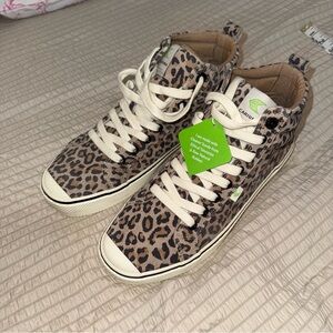 NWT Cariuma Leopard Hi Tops 8.5